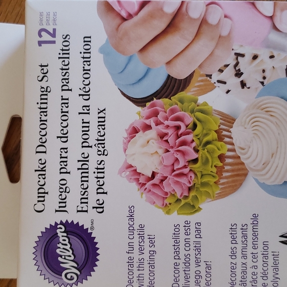 KitchenAid  Cookie press with Cupcake And Tip decorating kits - Picture 3 of 16